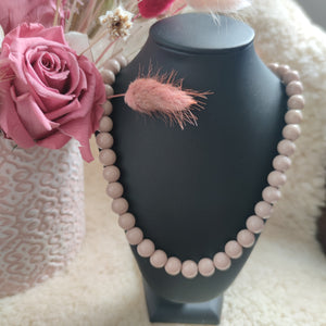 Collier de perles fantaisie, Aphaïa